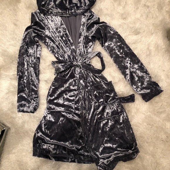 Velvet Grey Robe - Picture 4 of 4